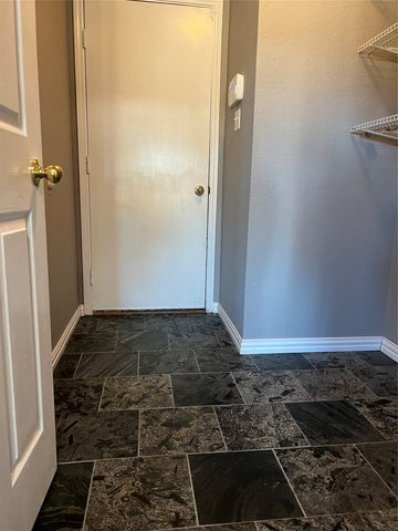 6015 Harwood Crossing Drive, Arlington, TX 76018