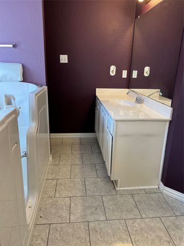 6015 Harwood Crossing Drive, Arlington, TX 76018