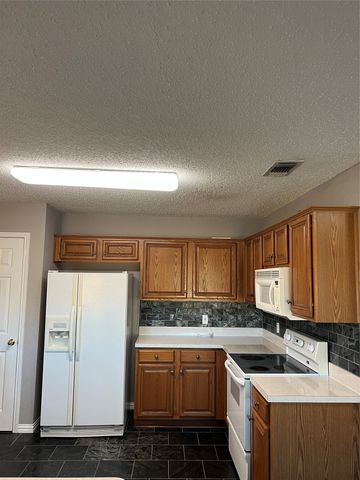 6015 Harwood Crossing Drive, Arlington, TX 76018