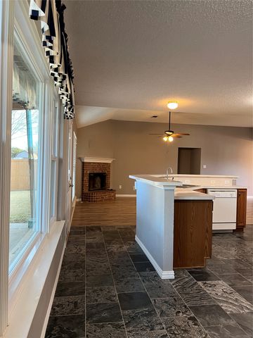 6015 Harwood Crossing Drive, Arlington, TX 76018