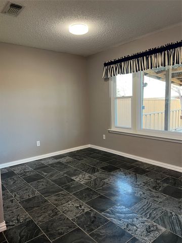 6015 Harwood Crossing Drive, Arlington, TX 76018