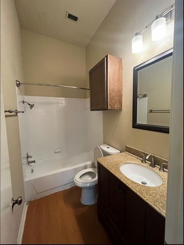 1908 San Antonio ST 303, Austin, TX 78705