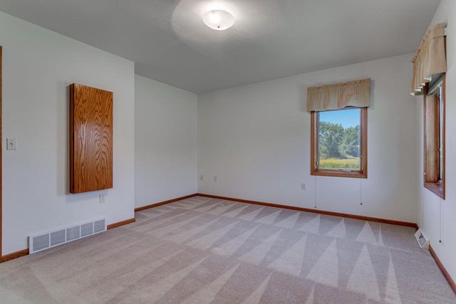 8826 N CLAYTON AVENUE, Neenah, WI 54956