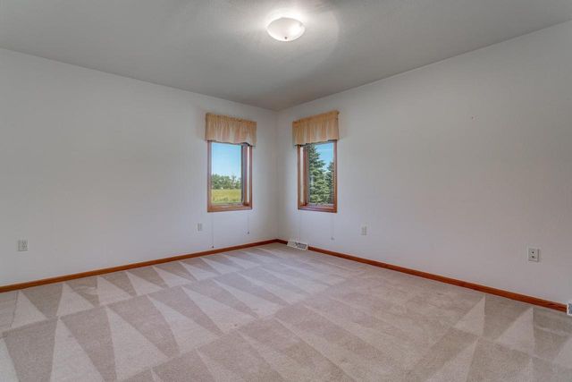 8826 N CLAYTON AVENUE, Neenah, WI 54956