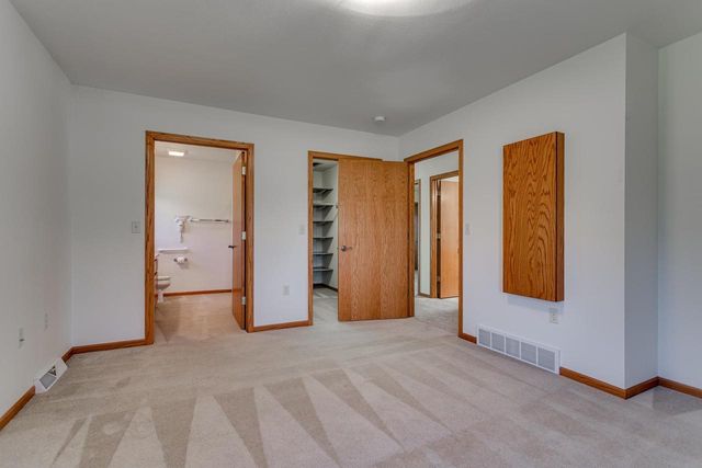 8826 N CLAYTON AVENUE, Neenah, WI 54956