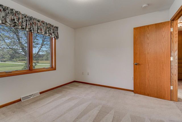 8826 N CLAYTON AVENUE, Neenah, WI 54956