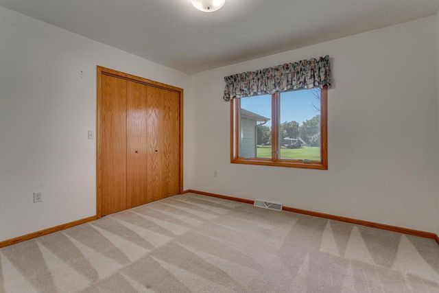 8826 N CLAYTON AVENUE, Neenah, WI 54956