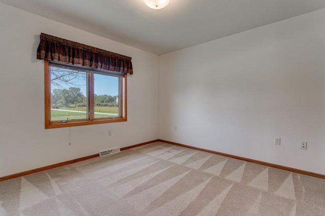 8826 N CLAYTON AVENUE, Neenah, WI 54956