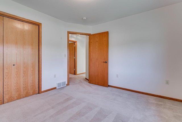 8826 N CLAYTON AVENUE, Neenah, WI 54956