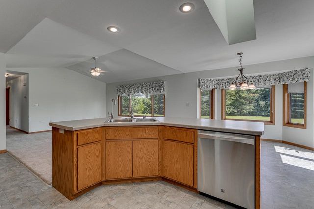 8826 N CLAYTON AVENUE, Neenah, WI 54956