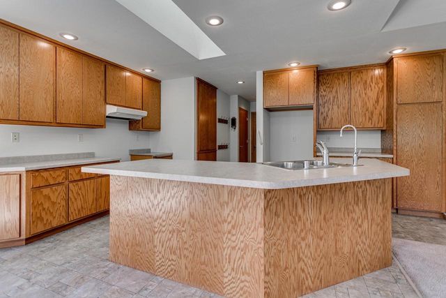 8826 N CLAYTON AVENUE, Neenah, WI 54956