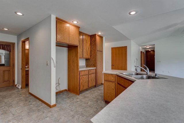 8826 N CLAYTON AVENUE, Neenah, WI 54956