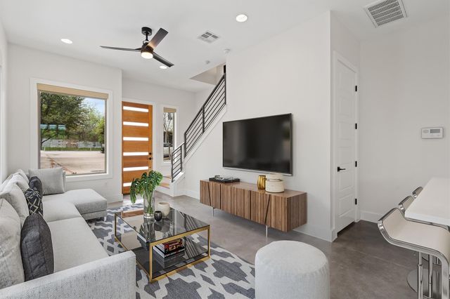 900 Banister LN D, Austin, TX 78704