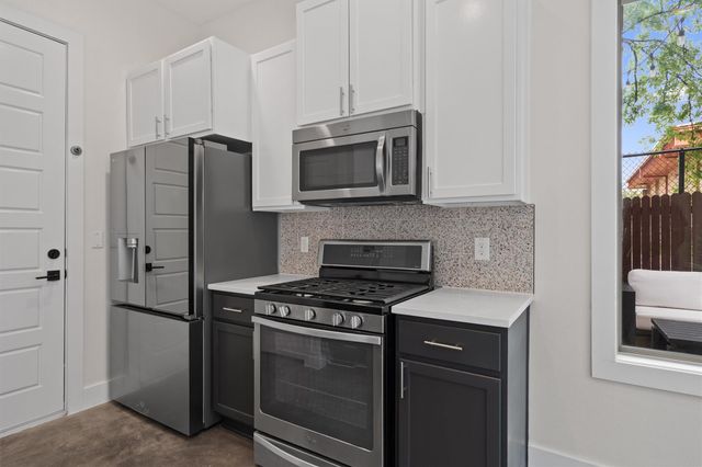 900 Banister LN D, Austin, TX 78704