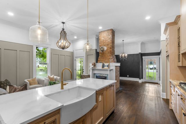 214 2nd Ave, Columbia, TN 38401