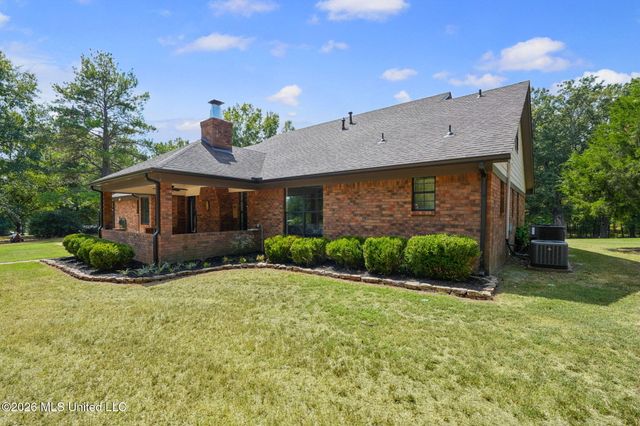 1582 Tulane Road, Nesbit, MS 38651