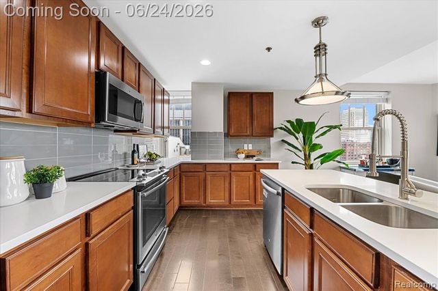 525 W Lafayette Boulevard 13E, Detroit, MI 48226