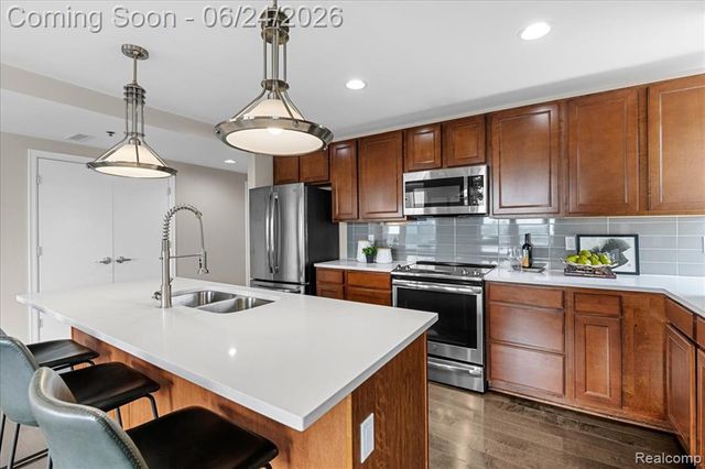 525 W Lafayette Boulevard 13E, Detroit, MI 48226