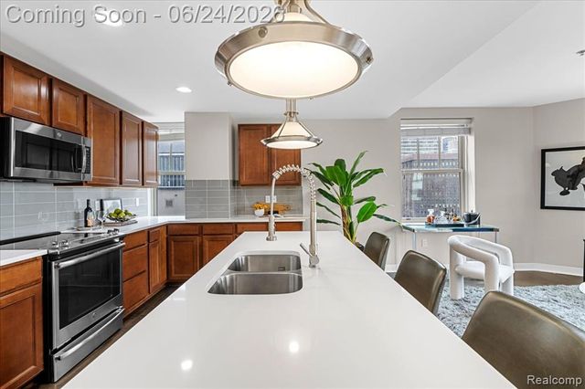 525 W Lafayette Boulevard 13E, Detroit, MI 48226