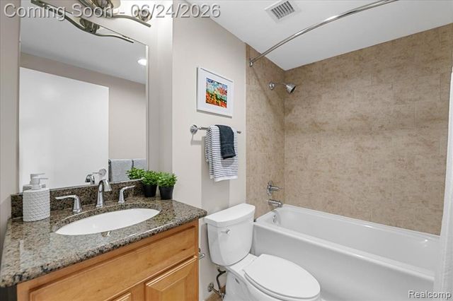 525 W Lafayette Boulevard 13E, Detroit, MI 48226