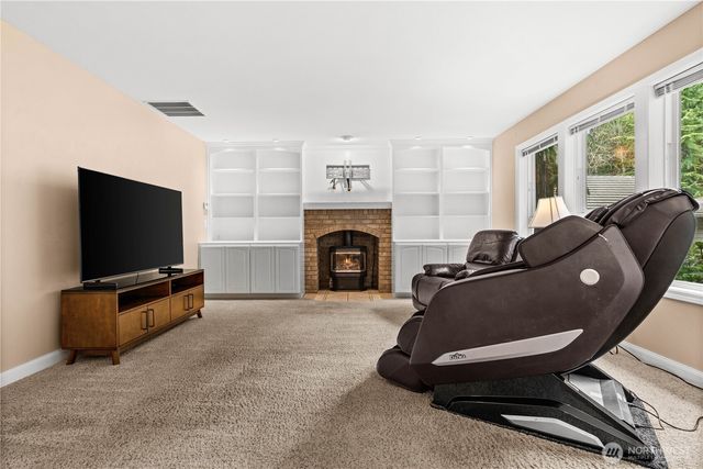 8805 182nd Street E, Puyallup, WA 98375