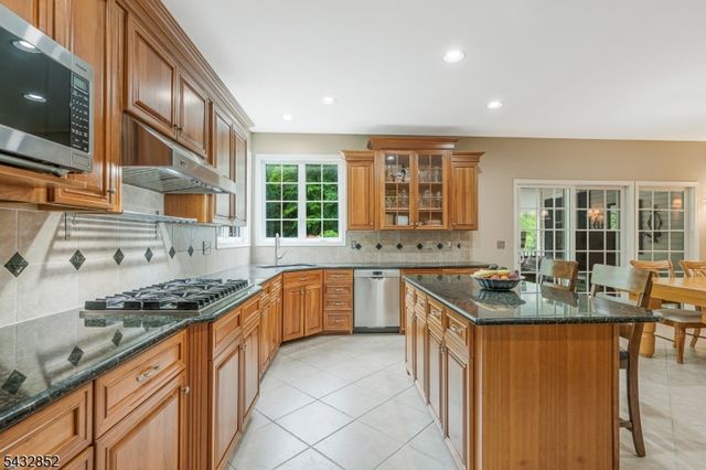 8 Yohn Dr, Bridgewater Twp., NJ 08807