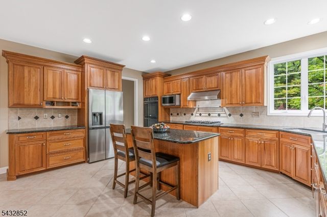 8 Yohn Dr, Bridgewater Twp., NJ 08807