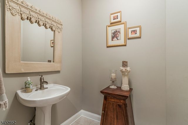 8 Yohn Dr, Bridgewater Twp., NJ 08807