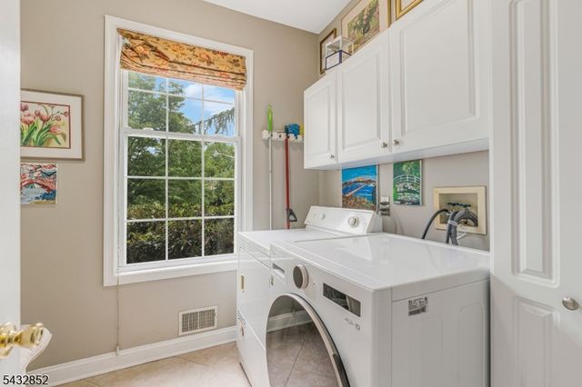 8 Yohn Dr, Bridgewater Twp., NJ 08807