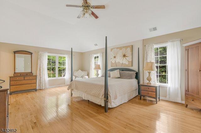 8 Yohn Dr, Bridgewater Twp., NJ 08807