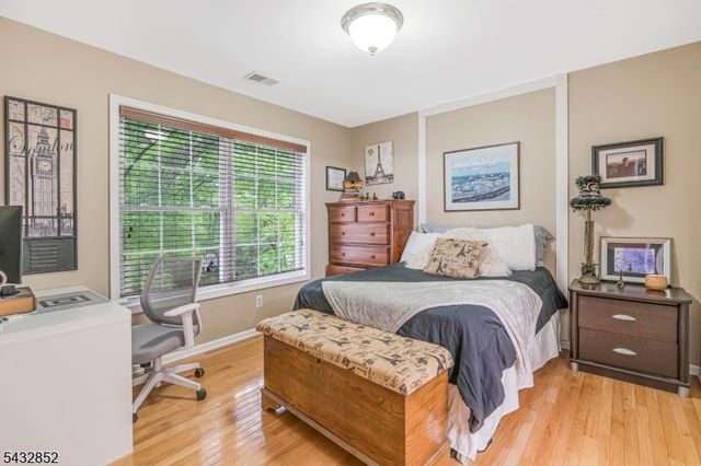 8 Yohn Dr, Bridgewater Twp., NJ 08807