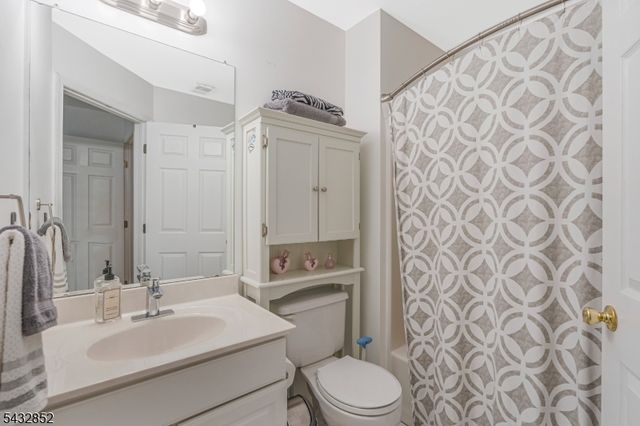 8 Yohn Dr, Bridgewater Twp., NJ 08807