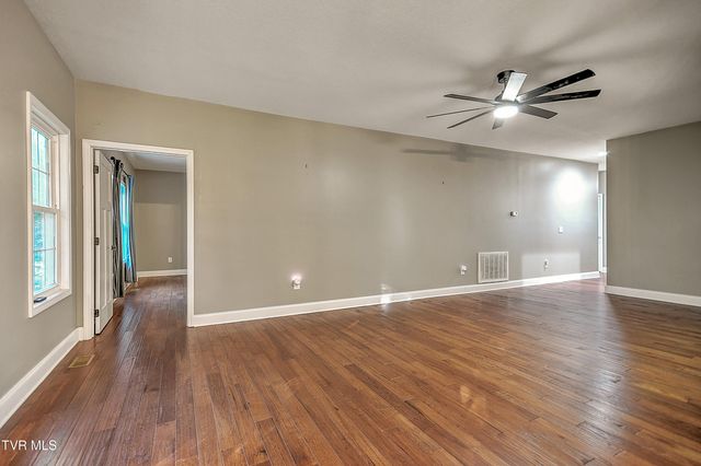 249 Oak View Circle, Bristol, TN 37620