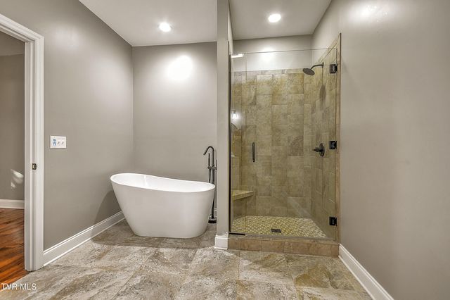 249 Oak View Circle, Bristol, TN 37620