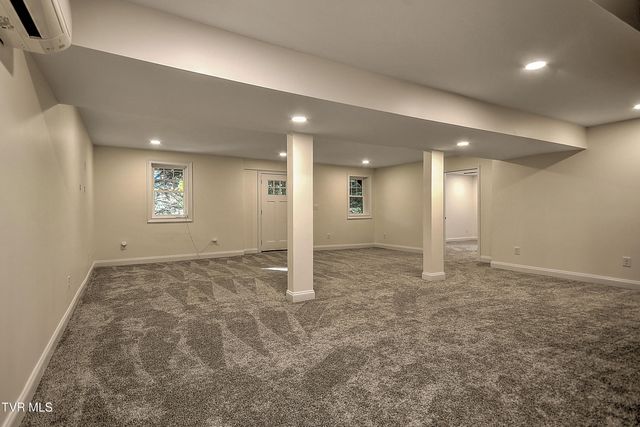 249 Oak View Circle, Bristol, TN 37620