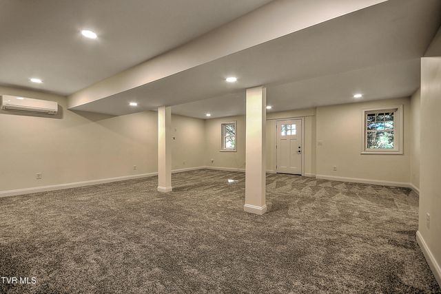 249 Oak View Circle, Bristol, TN 37620