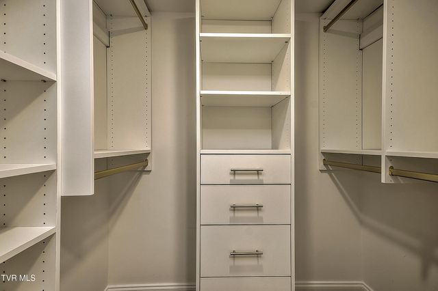 249 Oak View Circle, Bristol, TN 37620