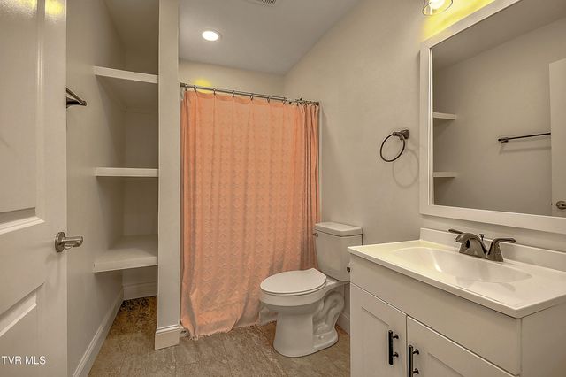 249 Oak View Circle, Bristol, TN 37620