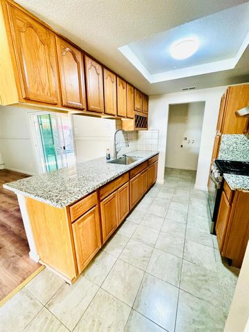 1864 Crestwood Cir, Stockton, CA 95210