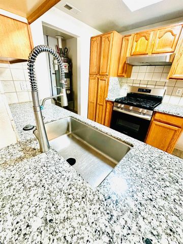 1864 Crestwood Cir, Stockton, CA 95210