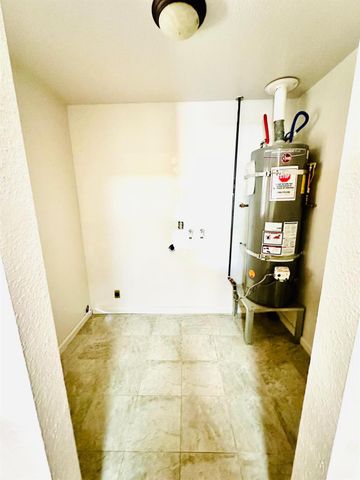 1864 Crestwood Cir, Stockton, CA 95210