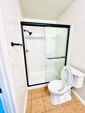 1864 Crestwood Cir, Stockton, CA 95210