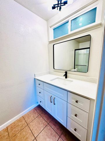 1864 Crestwood Cir, Stockton, CA 95210