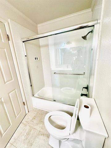 1864 Crestwood Cir, Stockton, CA 95210