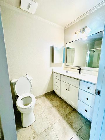 1864 Crestwood Cir, Stockton, CA 95210