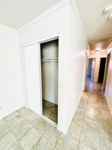 1864 Crestwood Cir, Stockton, CA 95210