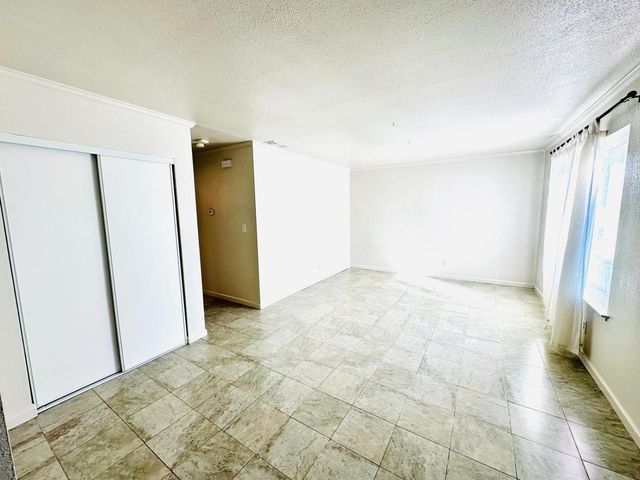 1864 Crestwood Cir, Stockton, CA 95210