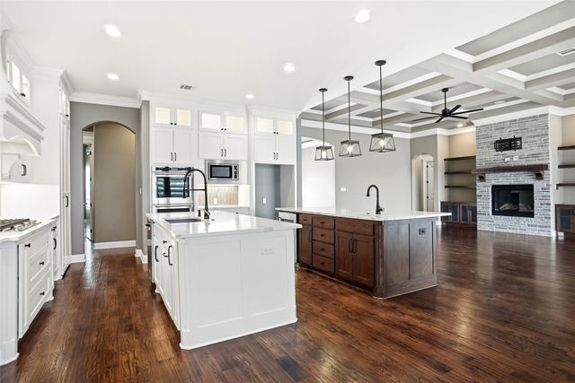 104 Woodview Creek Trail, Fort Worth, TX 76108