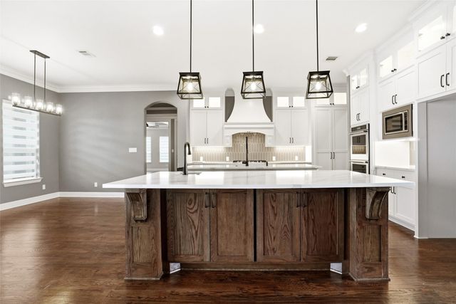 104 Woodview Creek Trail, Fort Worth, TX 76108