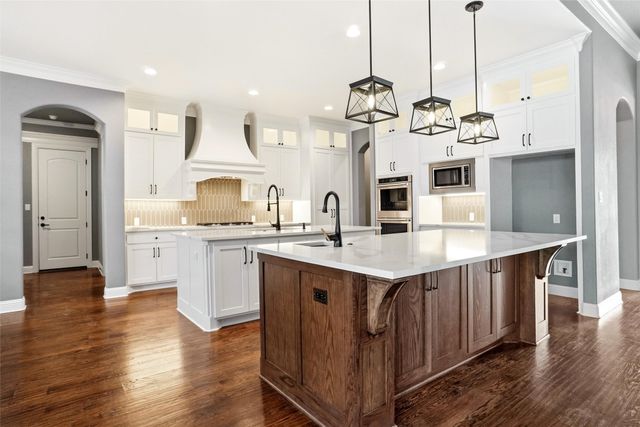 104 Woodview Creek Trail, Fort Worth, TX 76108